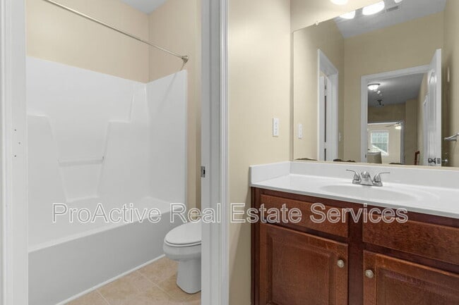 Building Photo - 729 Creekwood Dr