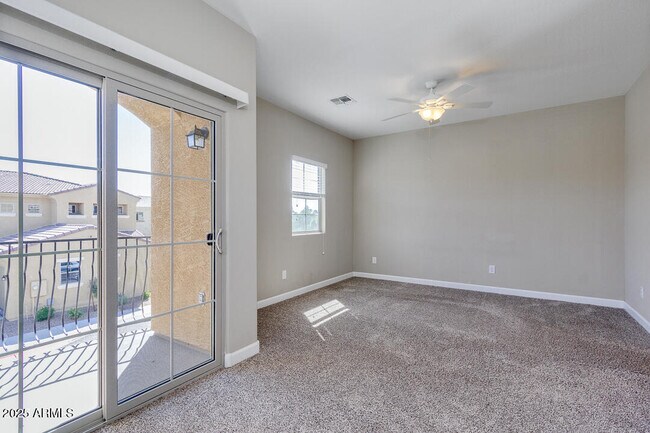 Building Photo - 1367 S Country Club Dr