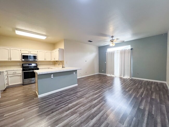 Building Photo - Beautiful 3 Bed, 2 Bath Home