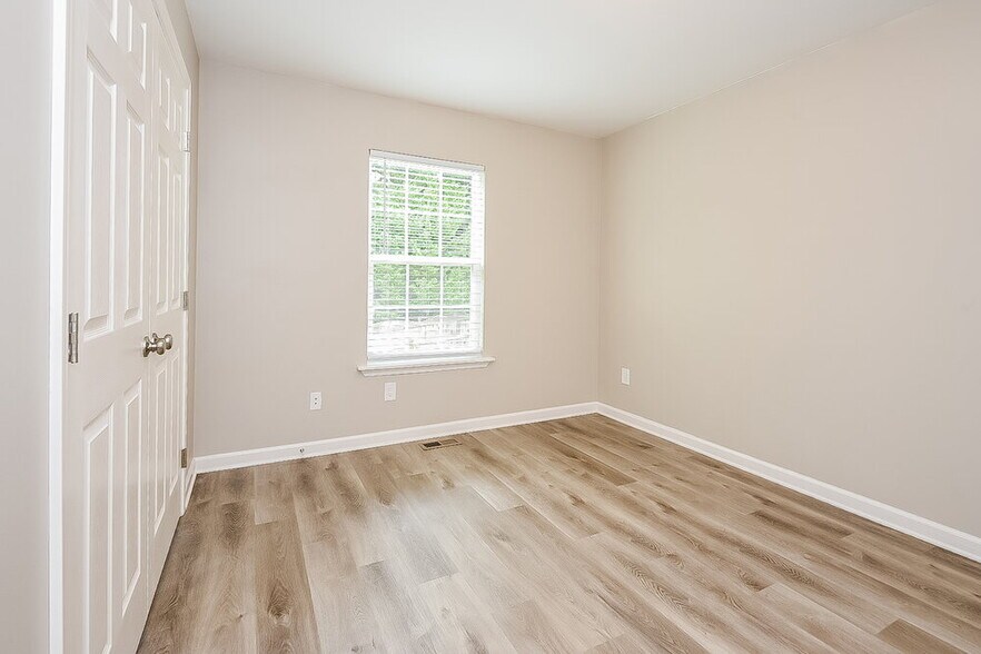 Building Photo - 313 Village Chase