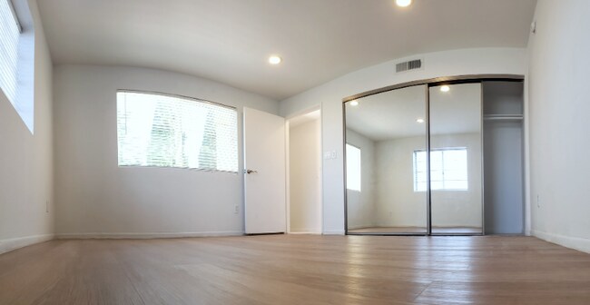 Building Photo - 11020 Hesby St