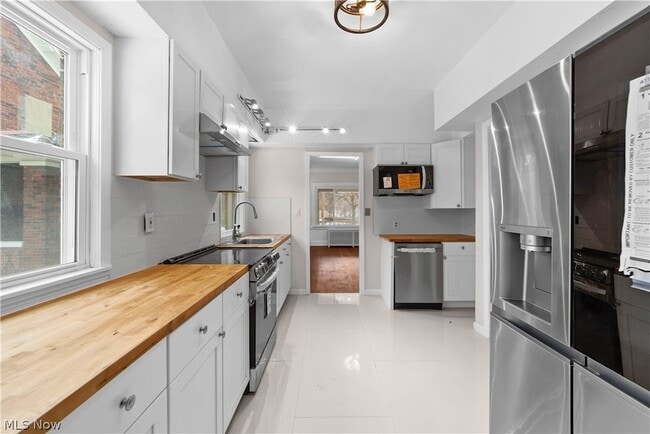 Building Photo - 867 East Blvd