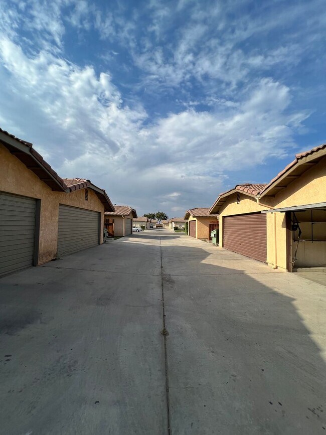 Building Photo - 8609 Lyn River Ct
