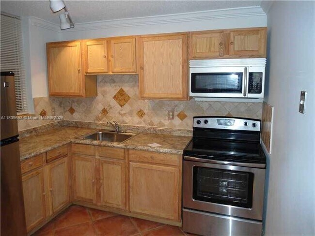 Building Photo - 1801 S Treasure Dr