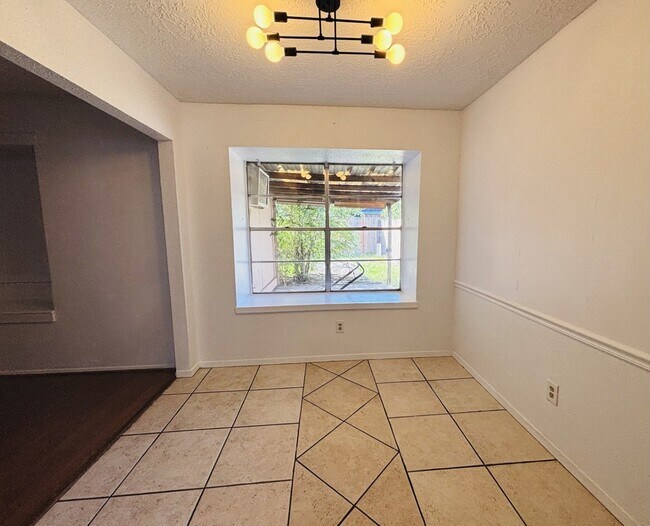 Building Photo - 9515 Water Park Ct