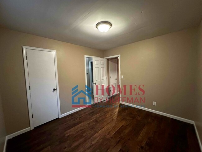 Building Photo - One Bedroom Apartment | Boonville