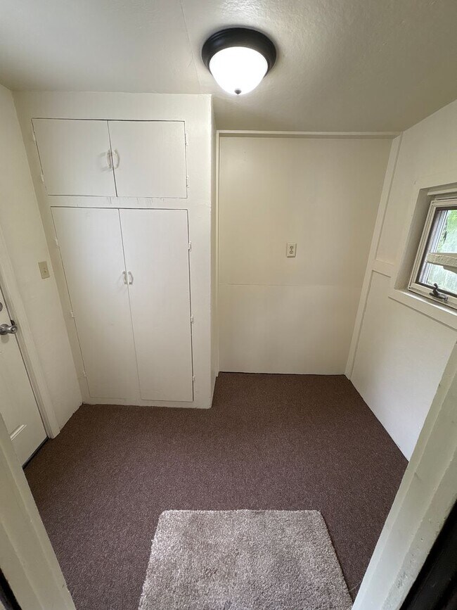 Building Photo - 4036-4038 Manor Drive