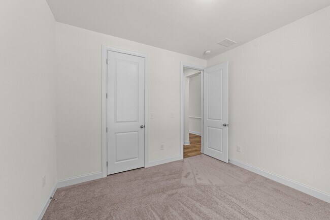 Building Photo - 824 Summit Crest Ct