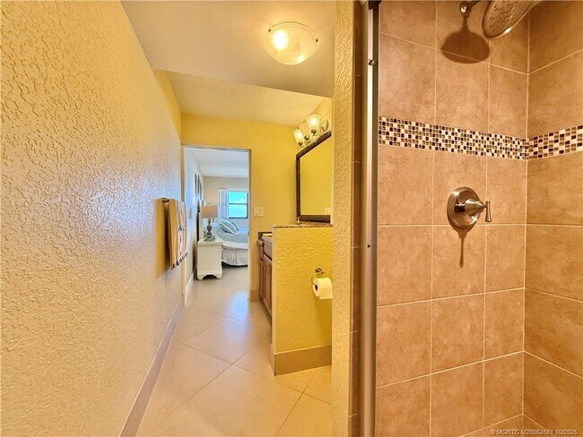 Building Photo - 7440 S Ocean Dr