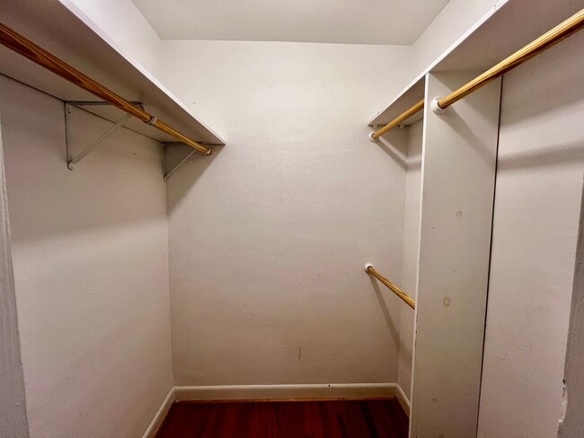 Building Photo - Brick ranch on half acre lot in Virginia Beach