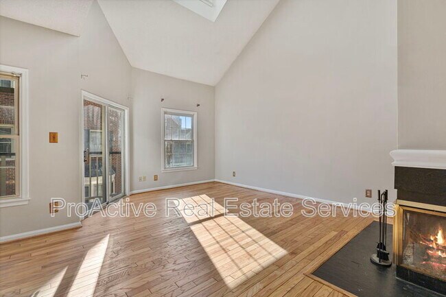 Building Photo - 300 Yarmouth St