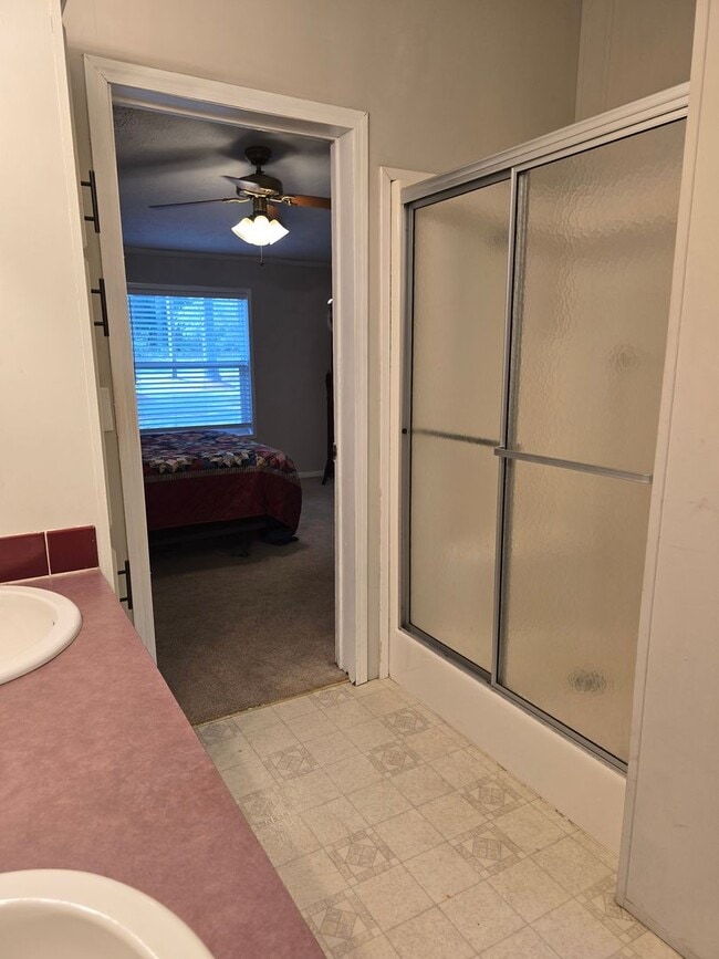 Building Photo - NEW LISTING!!!!!