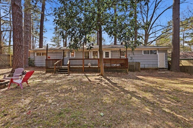 Building Photo - 2 Bedroom 2 Bath located in Northeast Jackson