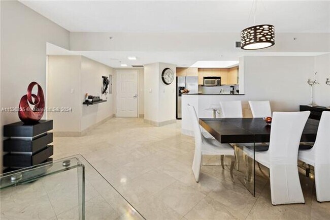 Building Photo - 16699 Collins Ave