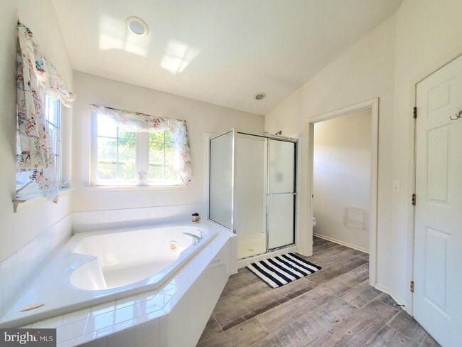 Building Photo - 20960 Capilano Ct