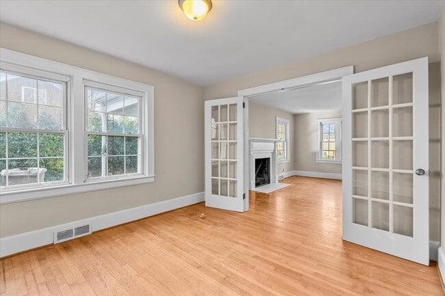 Building Photo - 807 Shamrock Rd