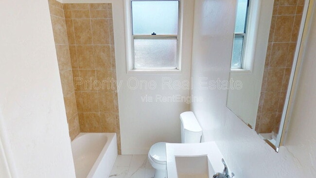 Building Photo - 2709 C St