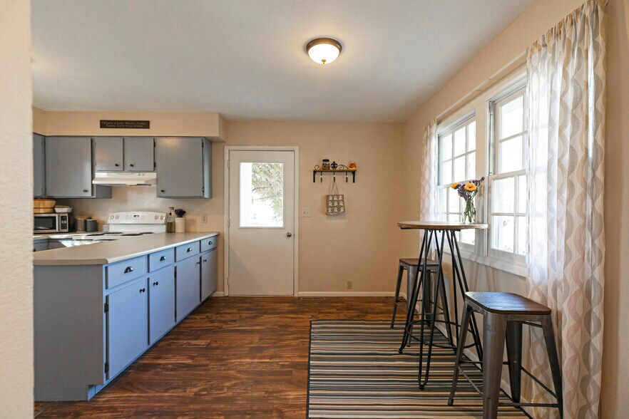 Building Photo - 1847 W Sussex Ave