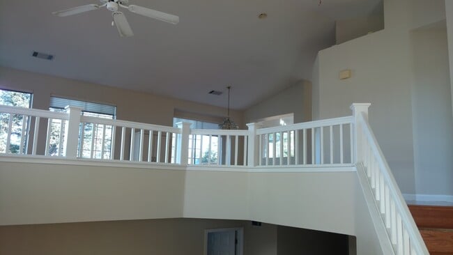 Building Photo - Beautiful House in a Great Neighborhood!