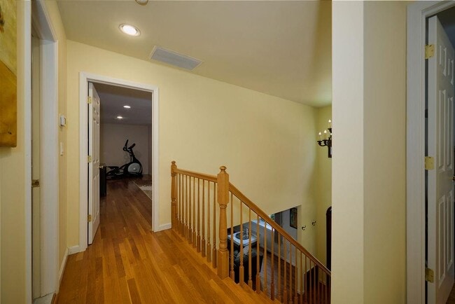Building Photo - 39 Wood Ave