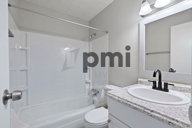 Building Photo - 3027 Rotunda Ct S