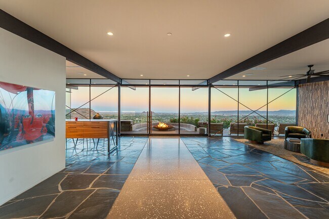 Building Photo - 4925 E Red Rock Dr