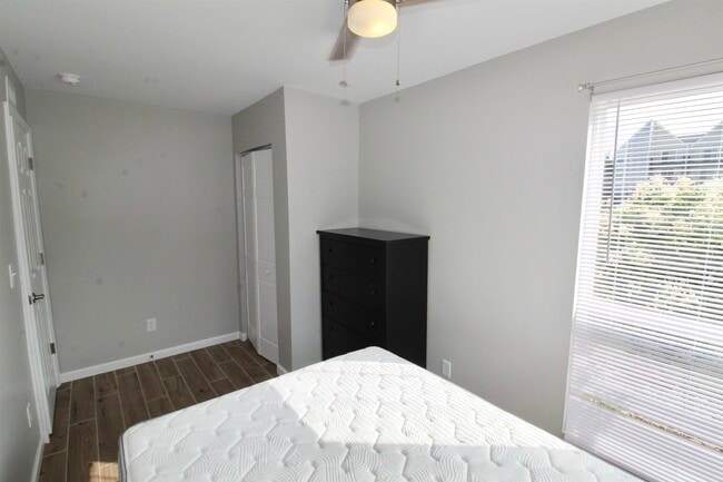 Building Photo - 1360 Hunters Rd