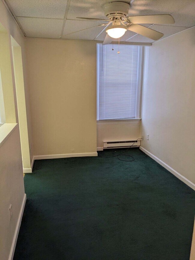 Building Photo - 337 E 10th Ave