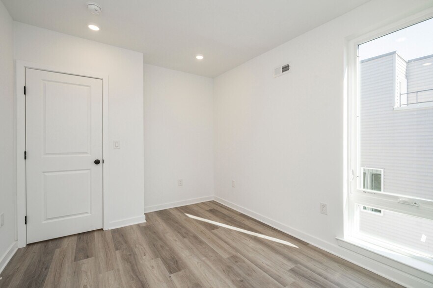 Building Photo - 1514 Master St