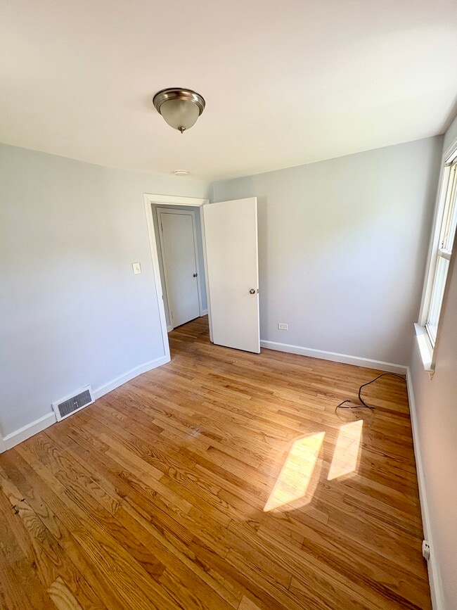 Building Photo - 146 Douglass St