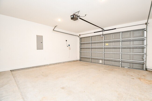 Building Photo - 943 Malibu Shr Ln