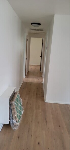 Building Photo - 124 6th St W