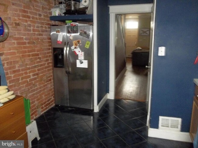 Building Photo - 623 Morris Pl NE