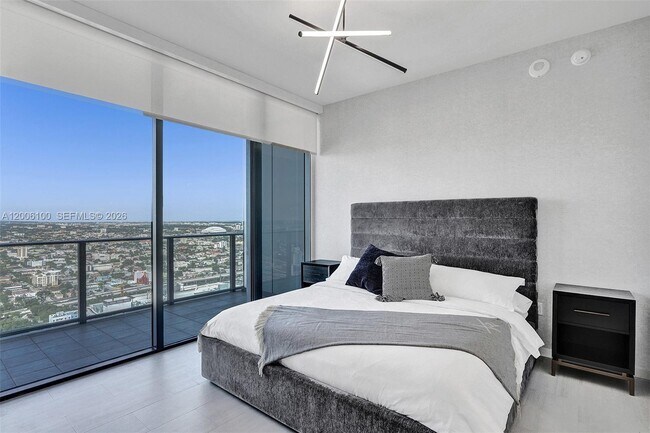 Building Photo - 1000 Brickell Plaza