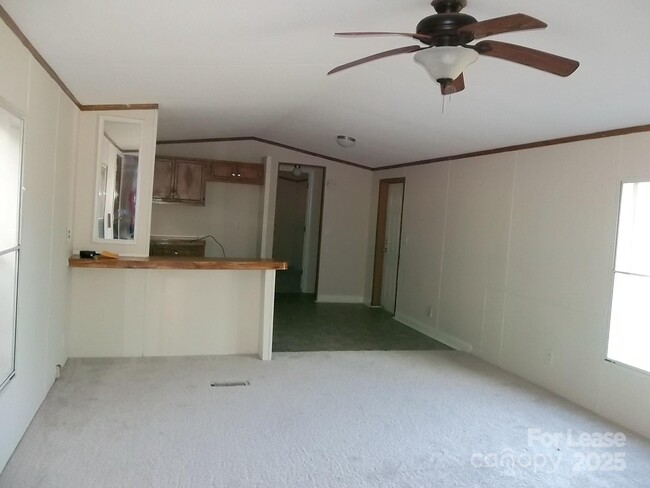 Building Photo - 150 Thornwood Ln