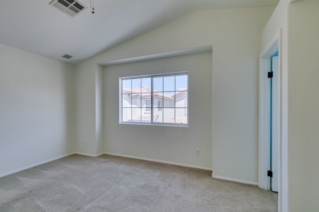 Building Photo - GORGEOUS OPEN FLOORPLAN*GATED COMMUNITY*COMMUNITY POOL AND SPA*