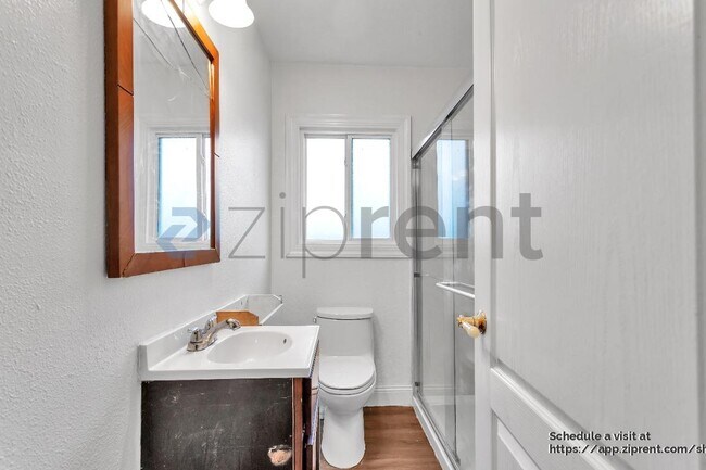 Building Photo - 1008 92nd Ave