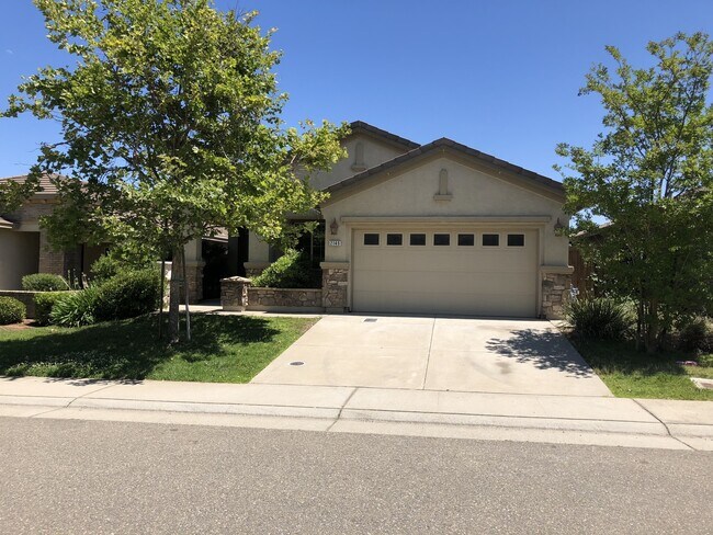 Building Photo - Highly Desired 4 Bedroom Empire Ranch Home!