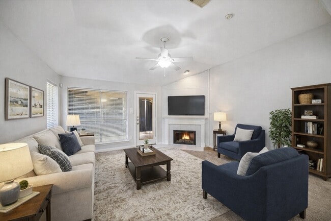 Building Photo - 1722 Red Oak Terrace