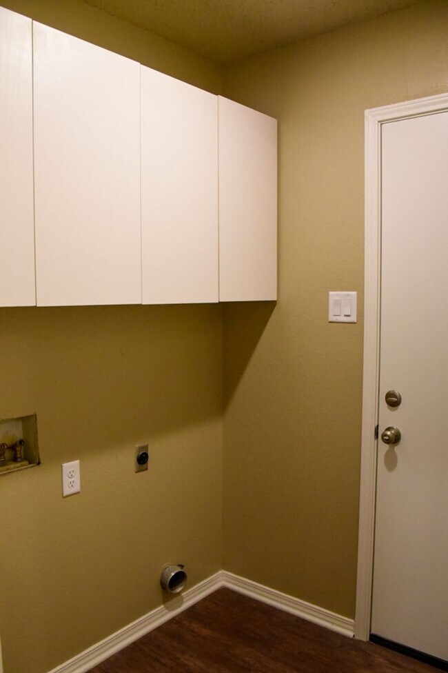 Building Photo - Great 3 Bedroom 2 Bath Roanoke