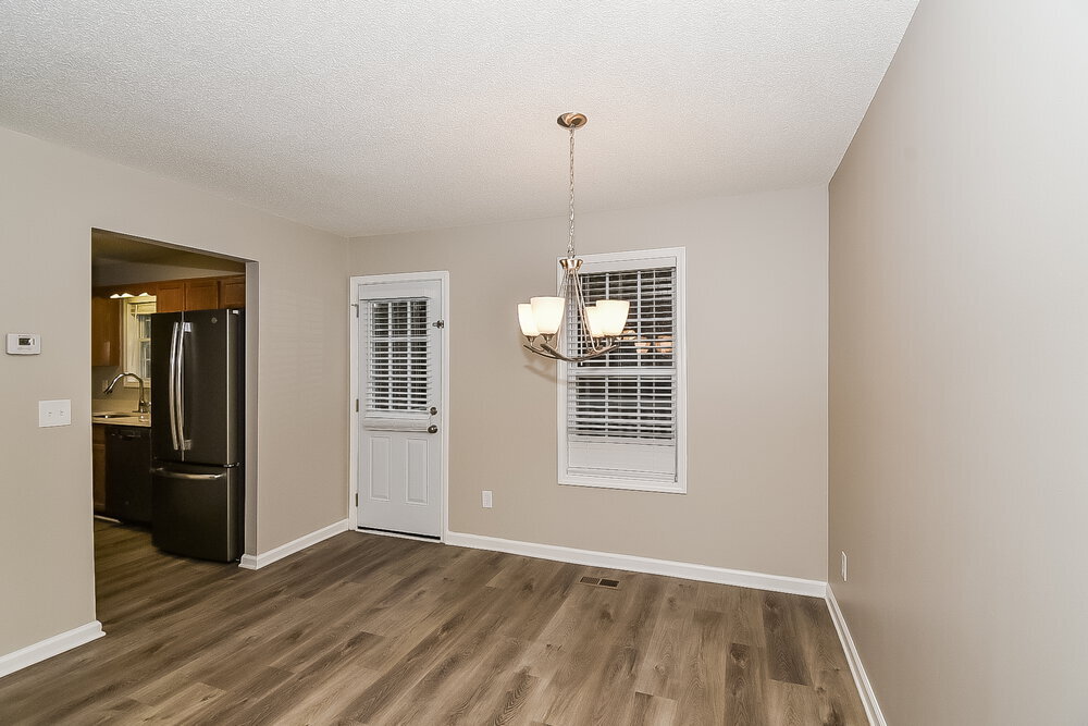 Building Photo - 625 Meadows Ct