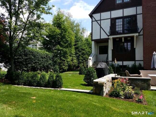 Building Photo - 20 Outlook Dr