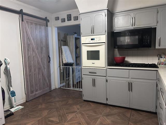 Building Photo - 2100 Johnson St