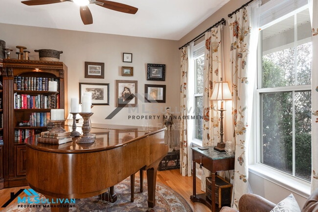 Building Photo - 913 Beech Glen Dr