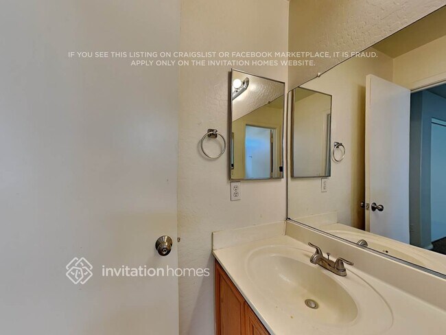 Building Photo - 12650 W Willow Ave