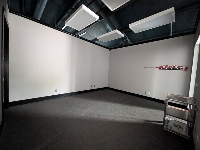 Building Photo - Commercial Retail Space