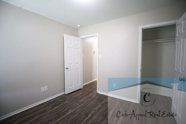 Building Photo - Move in special $900!! Spacious 4 bed, 2 bath home - Nettleton