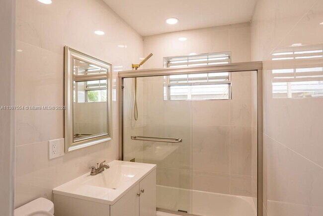 Building Photo - Hope Street, Hollywood, FL 33024 - 4 BR 2 ...