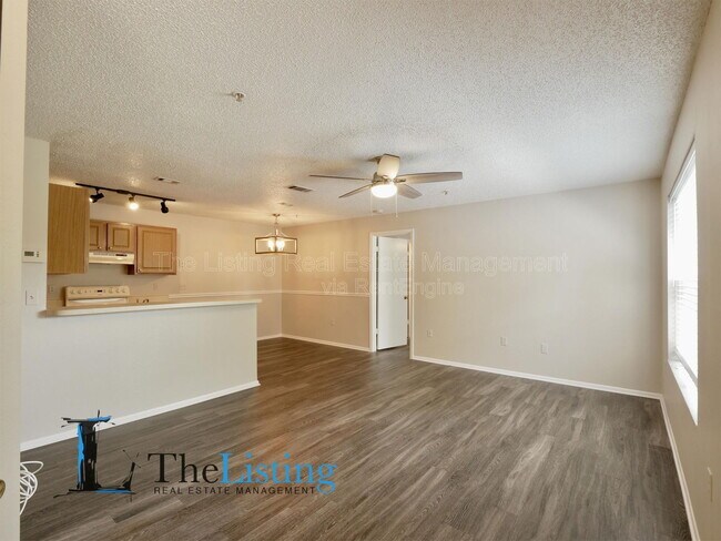 Building Photo - 637 Buoy Ln