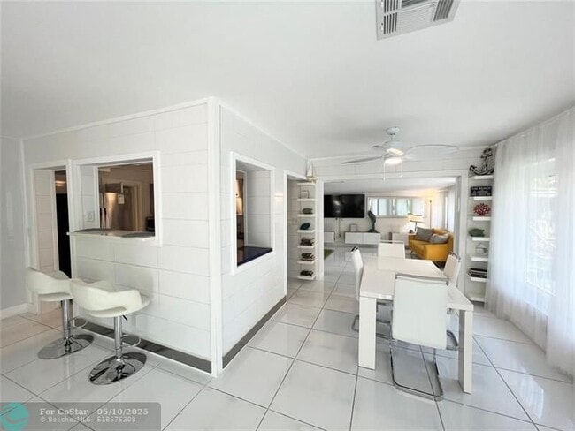Building Photo - 4430 Sea Grape Dr